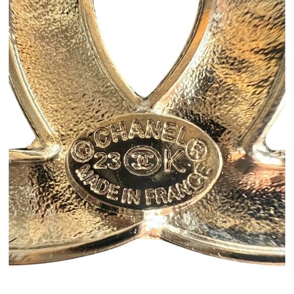 Chanel Silver Interlocking Brilliant Crystal Brooch Fall 2023 (CCXX025) - Picture 4 of 4